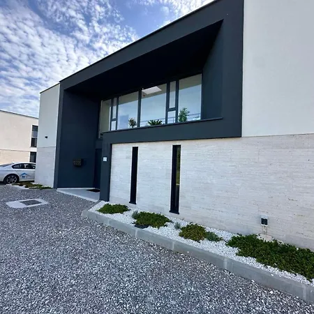 Seabay B1 Apartment